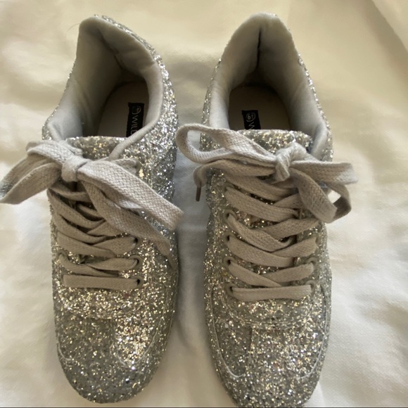 wild diva tennis shoes